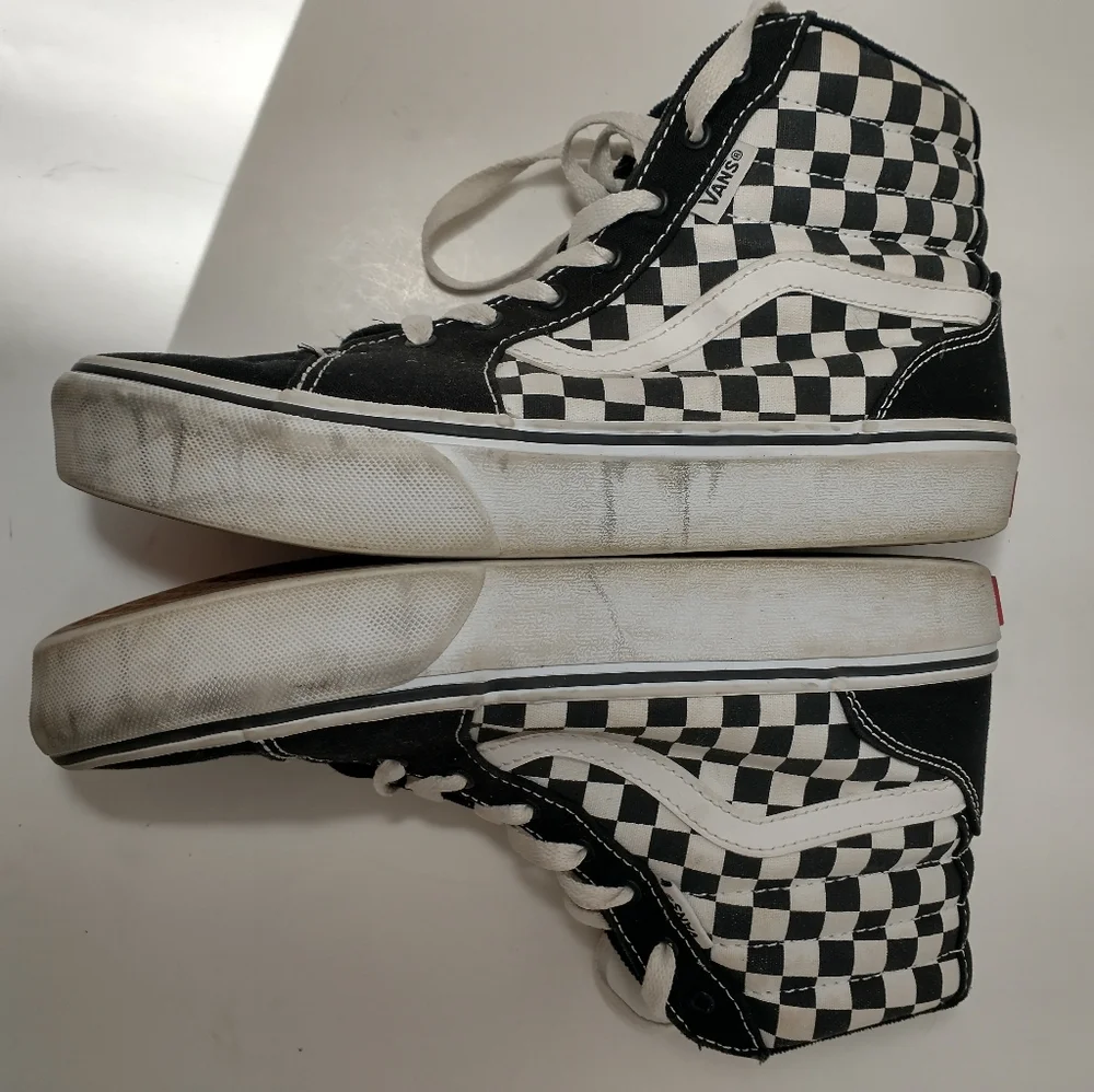 Vans Mens Black and White Checkered Hightop Sneakers, Euro‎ Size 38, Punk